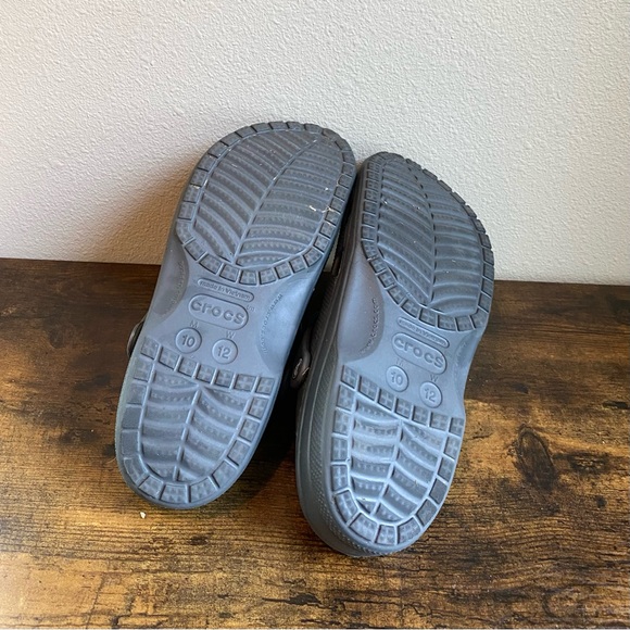 Like New Crocs M10 / W12 - Picture 4 of 6